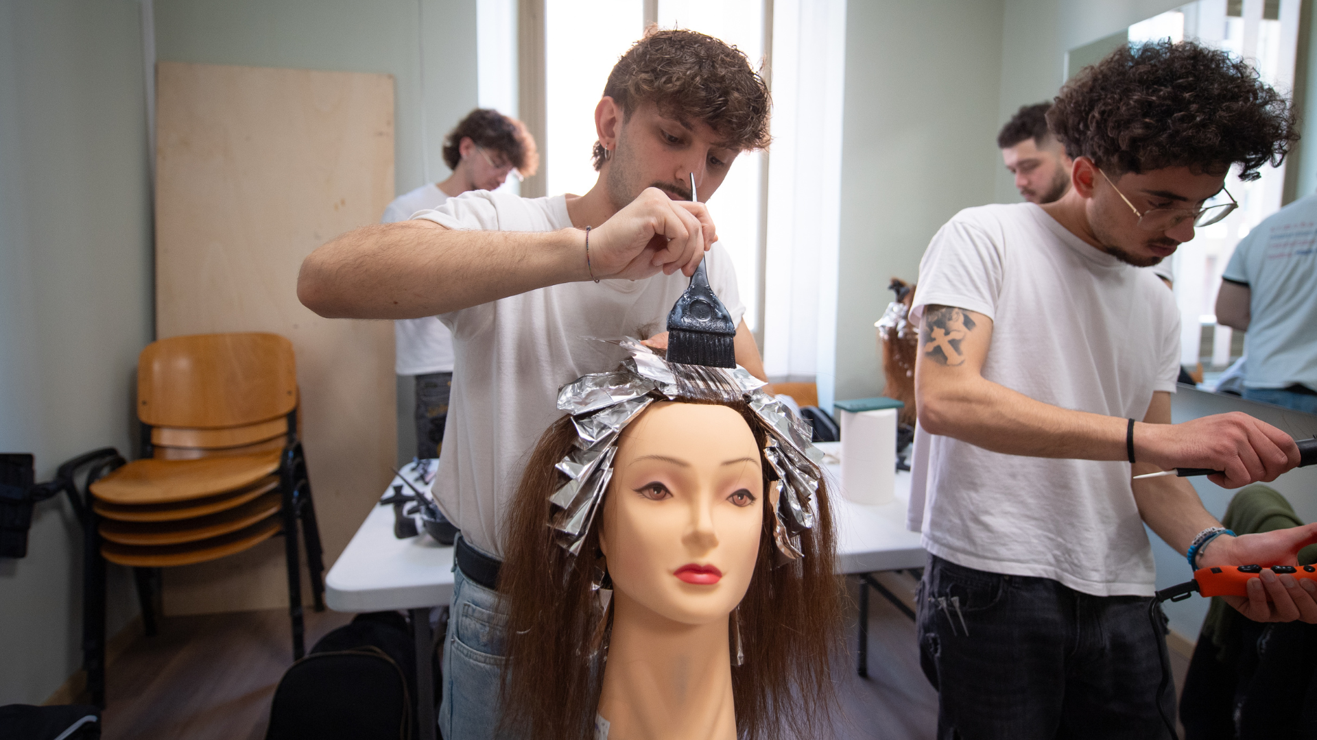 Attività pratica durante un corso professionale beauty
